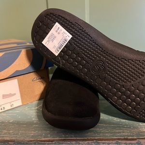 New with tags Clark slip on black shoes